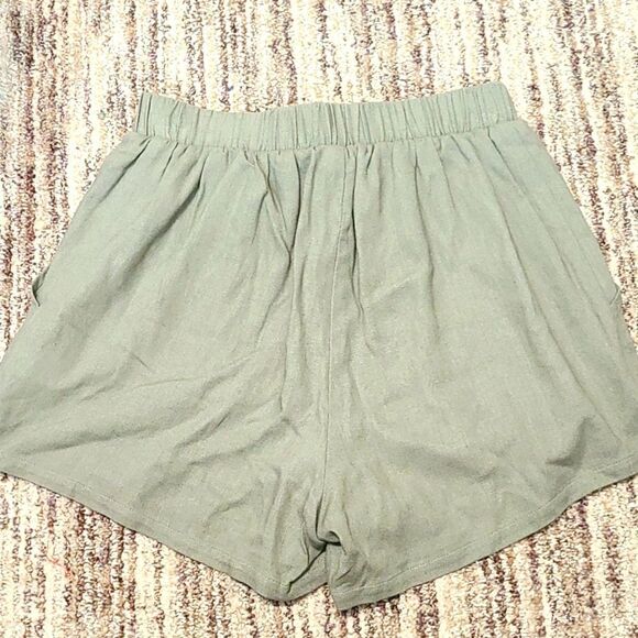 Gilli Light Green Shorts, Size Small - Picture 3 of 4